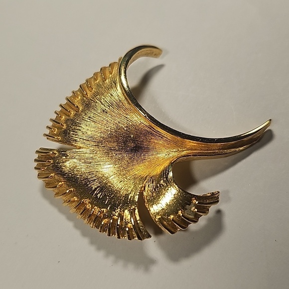 Goldtone Brooch - Picture 1 of 6